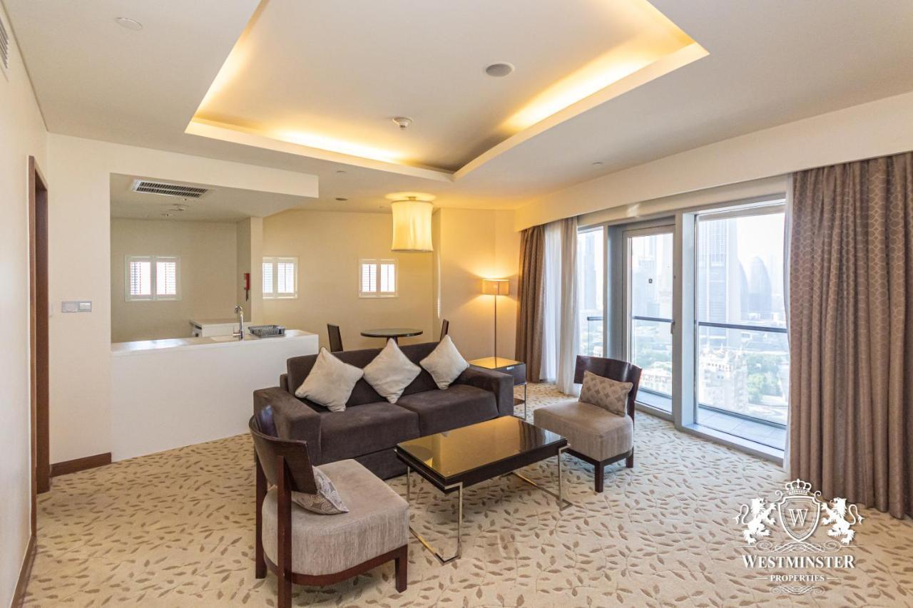Westminster Dubai Mall Kültér fotó A living room in a suite at the Westin