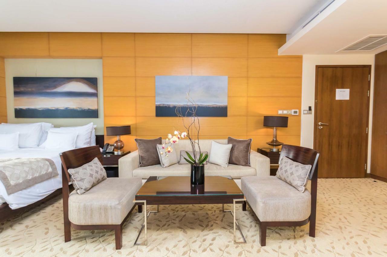 Westminster Dubai Mall Kültér fotó A suite at the Jumeirah Emirates Towers Hotel