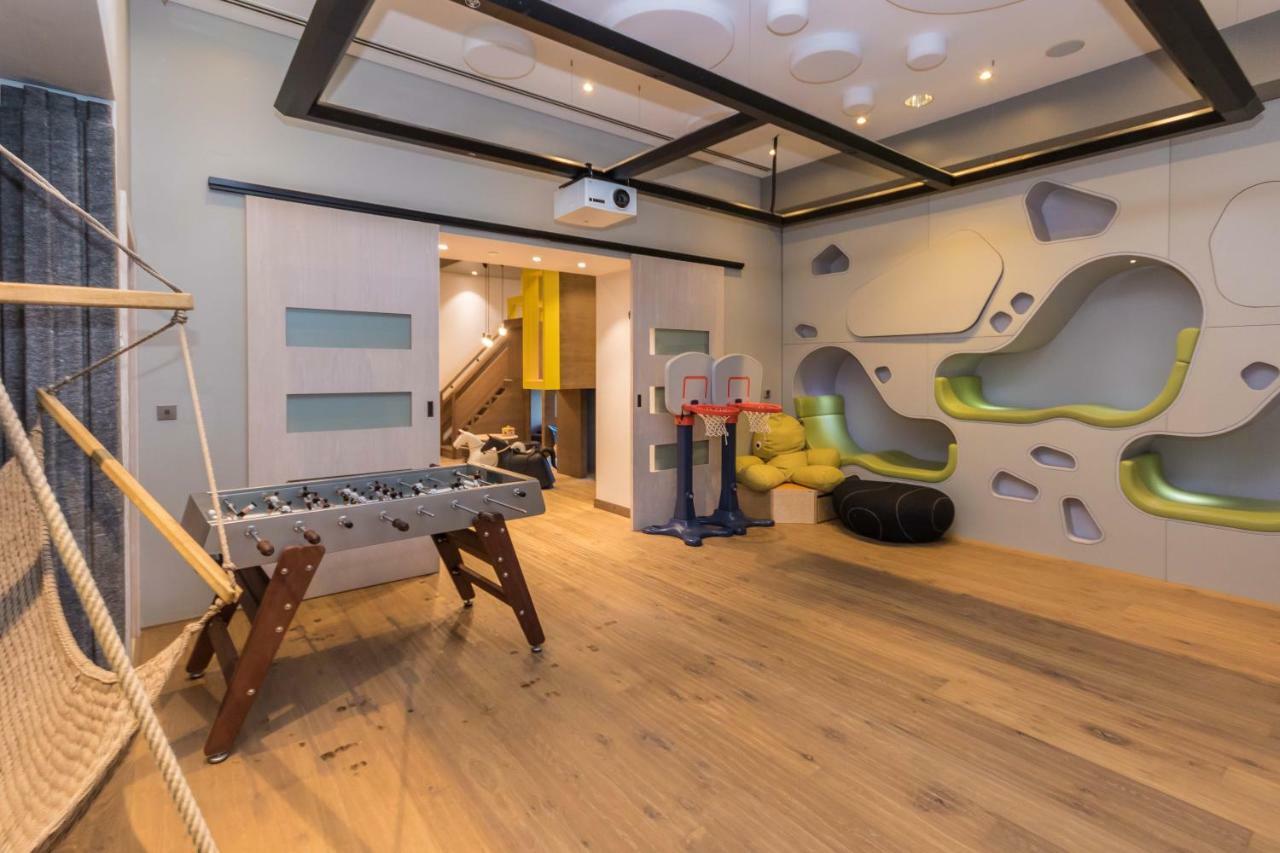Westminster Dubai Mall Kültér fotó The children's playroom